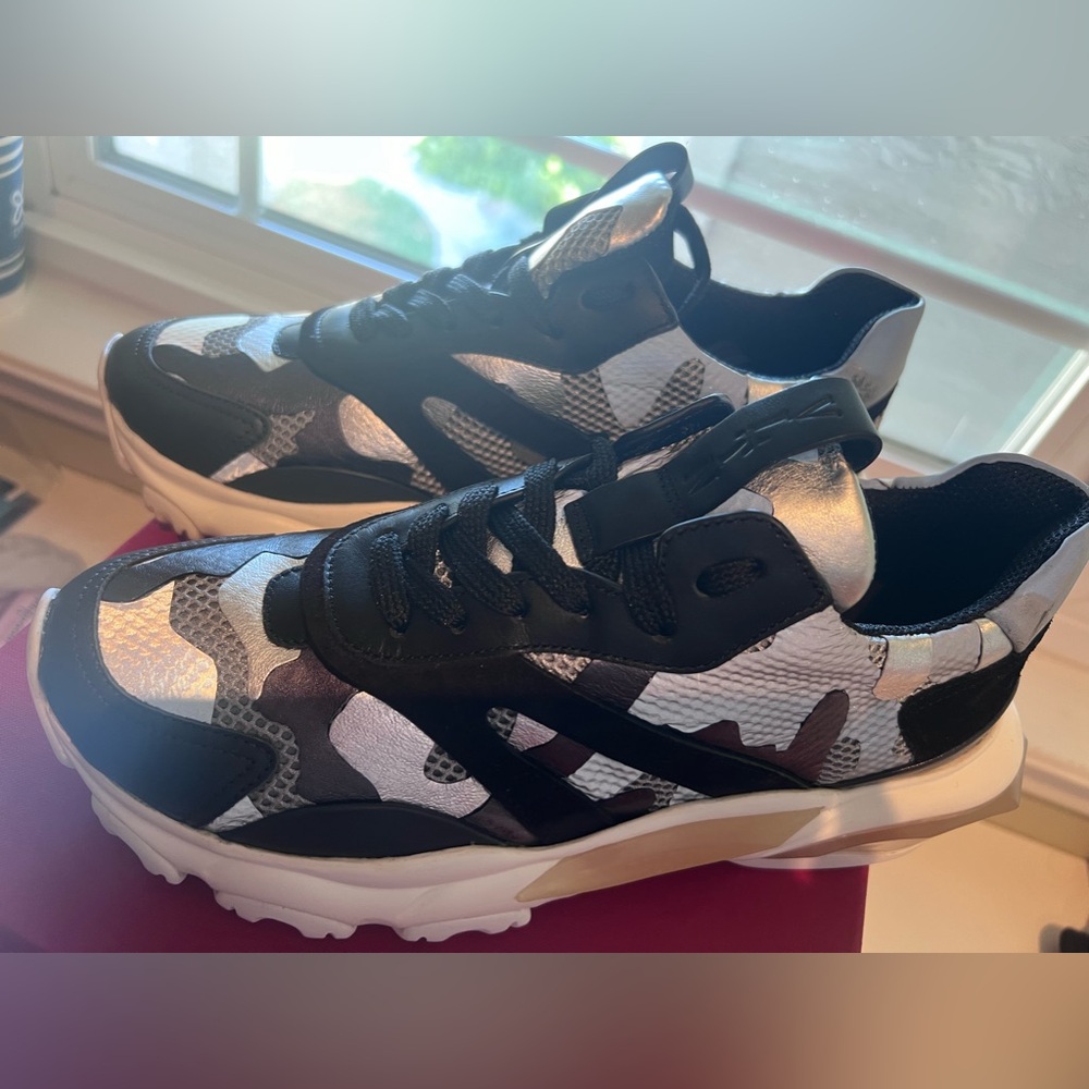 Valentino Sneakers